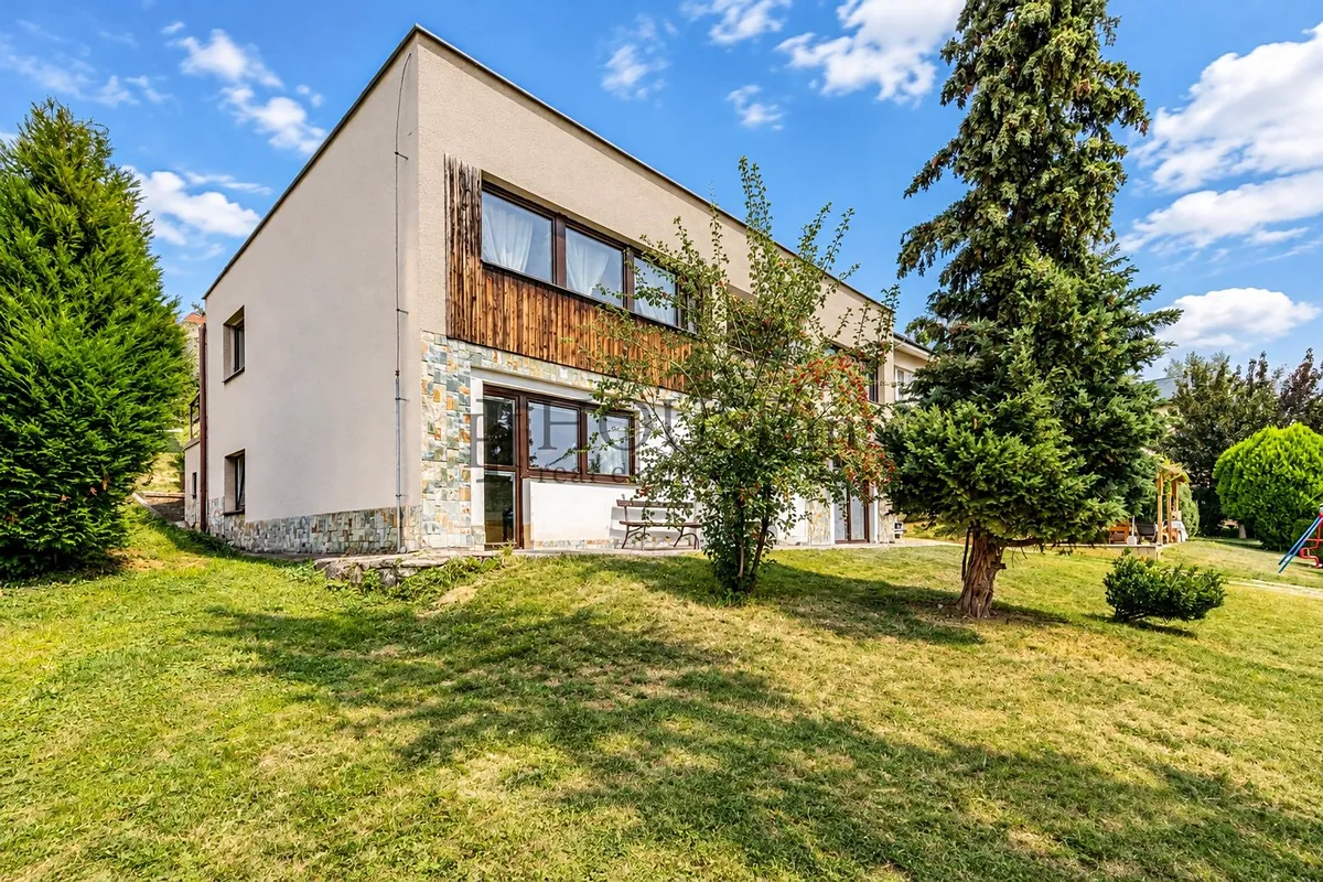 Prodej rodinného domu 192 m², pozemek 1249 m²